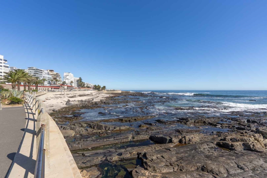 3 Bedroom Property for Sale in Sea Point Western Cape
